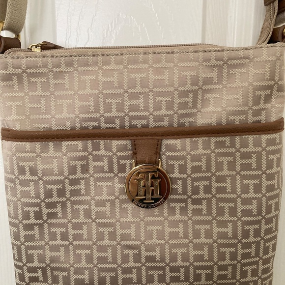 Tommy Hilfiger crossbody - Picture 2 of 7